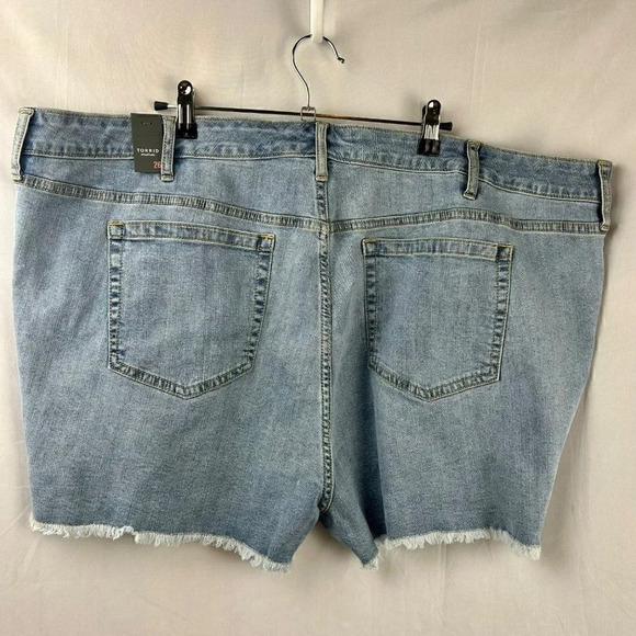 NEW Torrid Boyfriend Vintage Stretch Mid-Rise Short Women Plus 26 Light‎ Blue - Picture 9 of 11